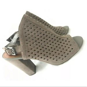 14TH & UNION Women's Tan High Heel Shoe Size 9.5